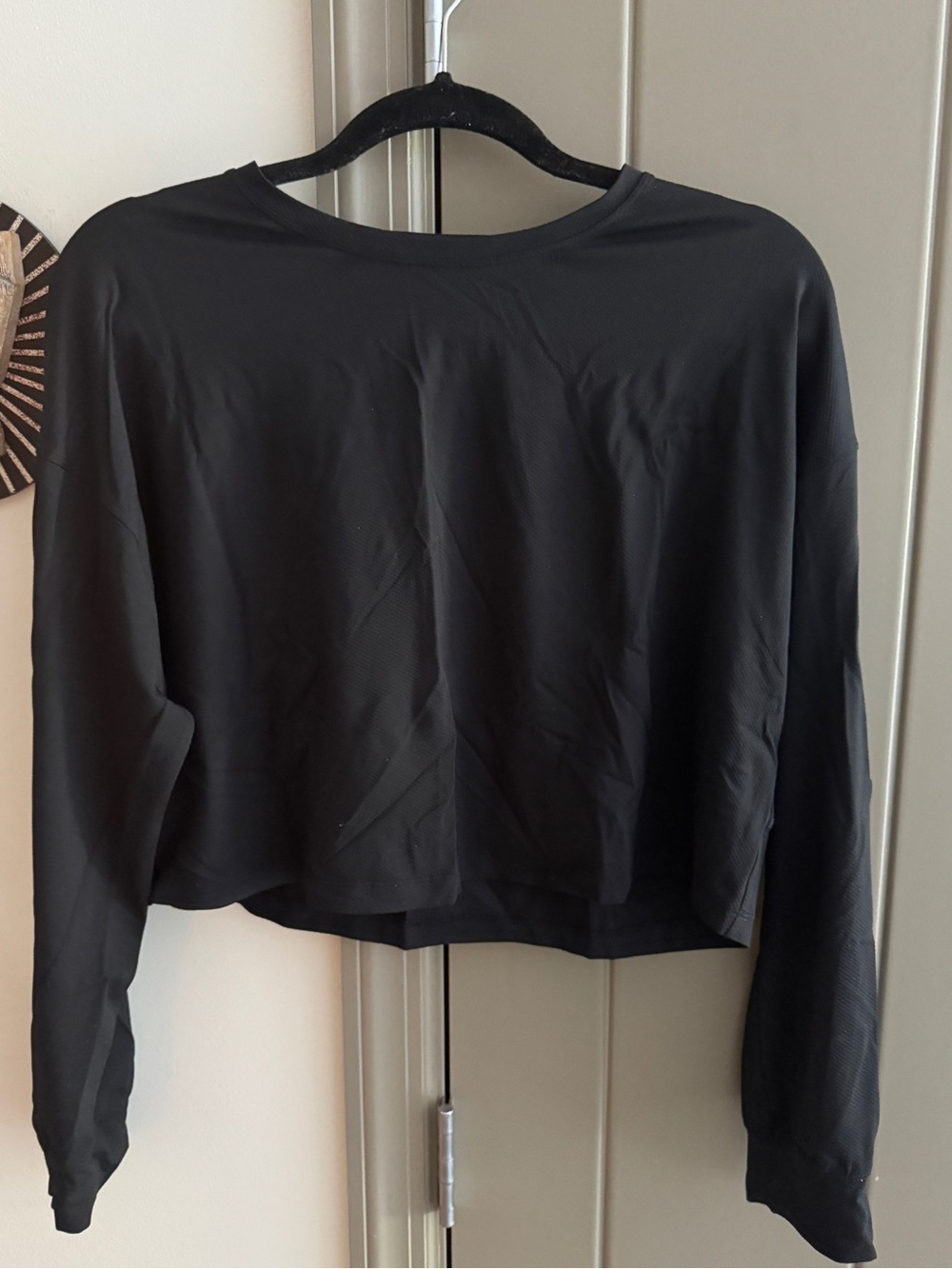 Lululemon Women's Black Long-Sleeve Crop Top